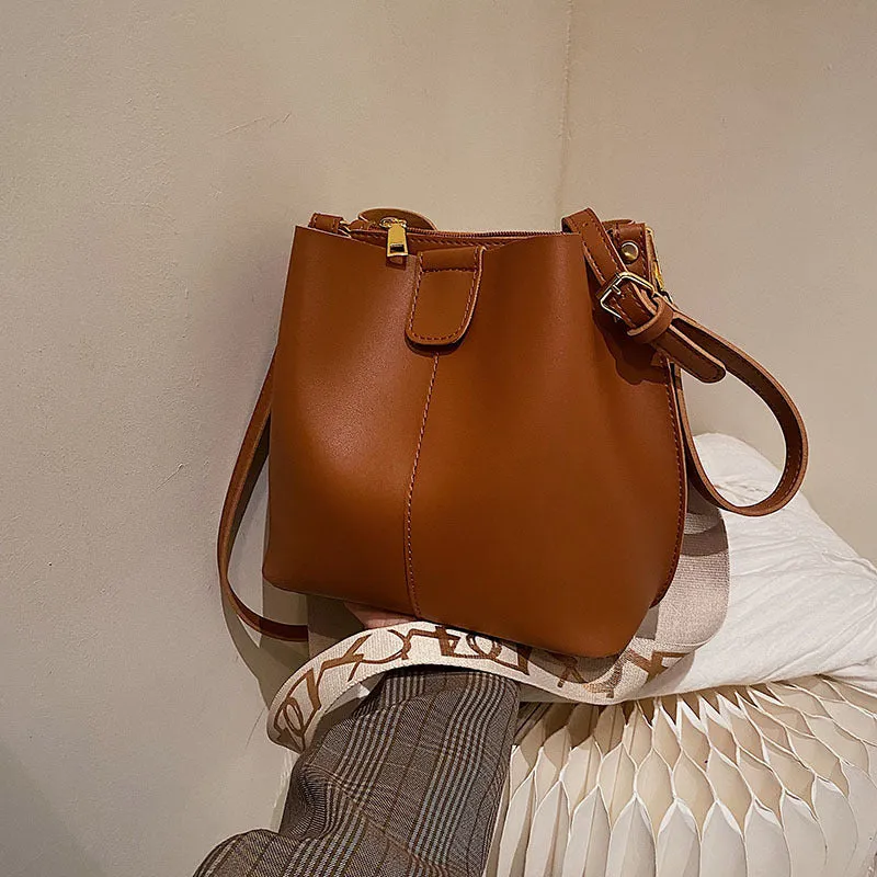 Tracy  Einfache Bucket Bags mit breiten Schulterriemen