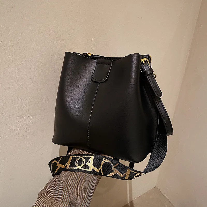 Tracy  Einfache Bucket Bags mit breiten Schulterriemen